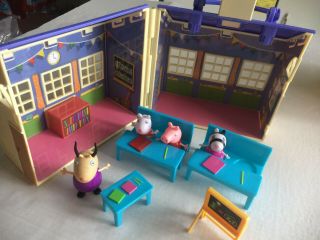 Peppa Pig Fold Up School With 4 Figures Furniture Accessories Madame Gazelle