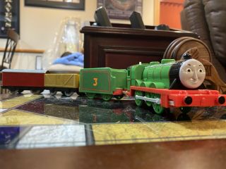 Trackmaster 2009 Henry The Green Engine With Freight Cars