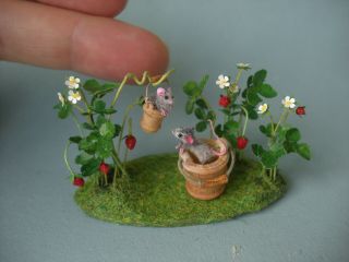 Ooak Dollhouse 1:12 Miniature Mouse Mum Micro Baby Strawberry Handmade Oreon Cat
