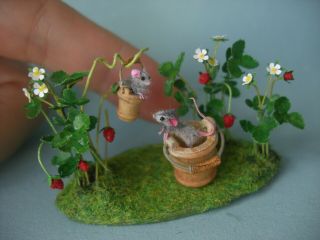 OOAK Dollhouse 1:12 Miniature Mouse Mum Micro Baby Strawberry Handmade OREON cat 2