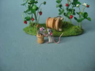 OOAK Dollhouse 1:12 Miniature Mouse Mum Micro Baby Strawberry Handmade OREON cat 3