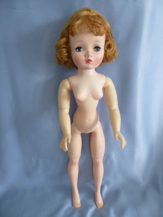 Pretty Madame Alexander Vintage Cissy Doll 2