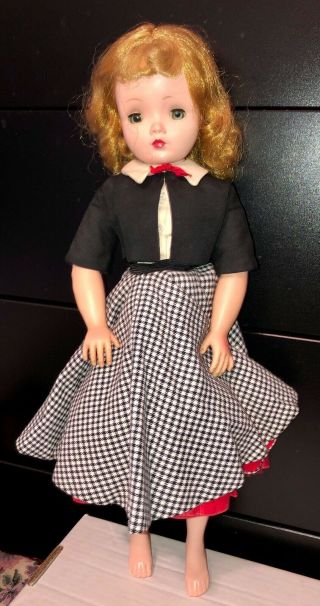 Vintage Madame Alexander Cissy Doll,  Tagged 20 " In