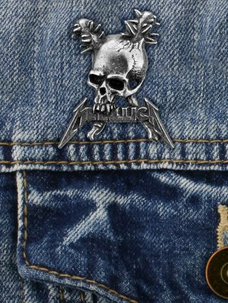 Alchemy Badge Rocks Metallica Damage Inc Pewter Pin Silver 3x5.  5cm
