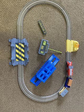 2010 Thomas The Train Trackmaster Cranky And Flynn Save The Day Playset V1579