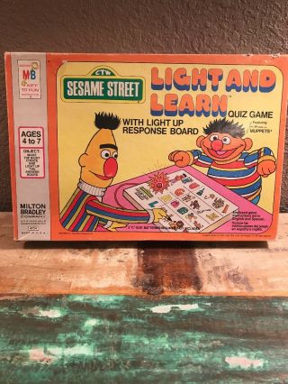Vintage 1977 Mb Sesame Street Light And Learn Quiz Game