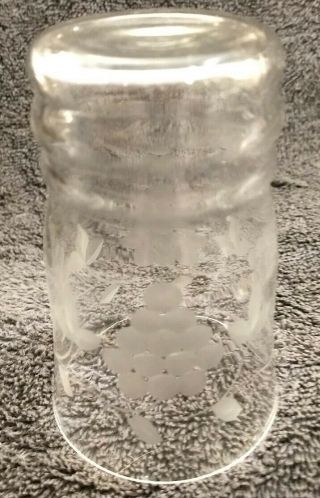 2 1950 ' s CUT ETCHED GRAPES BUNCHES VINES CLEAR 5 OZ JUICE SMALL GLASSES 3