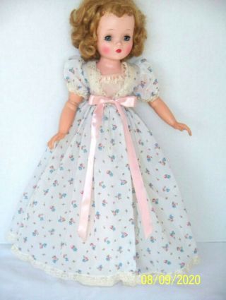 Vintage Tagged Madame Alexander Cissy Doll Robe And Night Gown (no Doll)