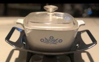 Corning Ware 2.  5 Quart Casserole With Lid & Warmer - Exc Comdition