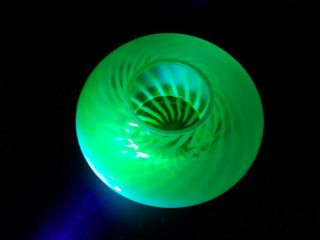 Vintage Fenton Art Glass Green Swirl Opalescent Uranium Glow Uv Vase Lamp Shade