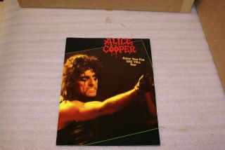 Vintage 1988 Alice Cooper Raise Your Fist And Yell Tour Program Book With News