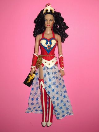 Tonner - 2007 Dc Stars - Justice Protector Wonder Woman 16 " Fashion Doll