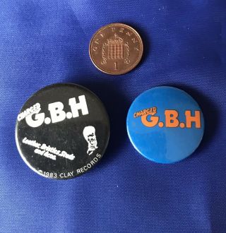 G.  B.  H BUNDLE OF 2 VINTAGE PIN BADGES - 2 DESIGNS - PUNK - EARLY 80 ' S/CLAY RECORDS 2