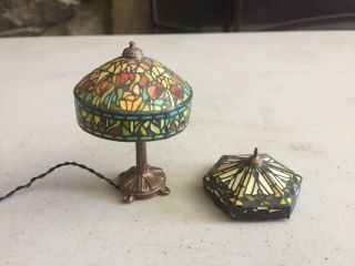 Vtg Dollhouse Miniatures Electric Tiffany Style Table Lamp Bronze Base 2 Shades