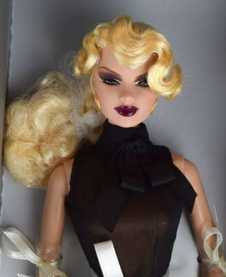 Integrity Toys Fashion Royalty Veronique Perrin Blonｄ Ambition