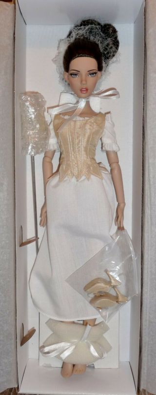 Robert Tonner Deja Vu Anne De Léger Basic - Brown 16 " Fashion Doll Nrfb