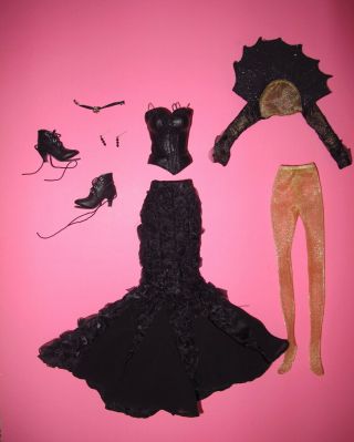 Tonner - Dark Desire 17 " Vinyl Evangeline Ghastly Fashion Doll Outfit