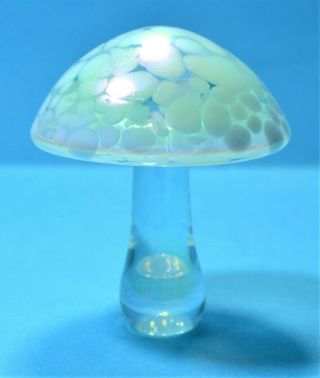 Vintage Small Heron Glass Mushroom Paperweight White Iridescent Lustre 7.  5 Cm S3