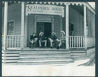 Monkees Press Photo By Gene Trindl M161 - On Porch Of Scalplock House - 1967 - Estm