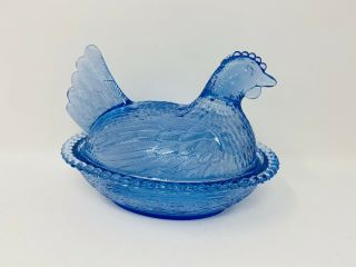 Tas 2020: Indiana Light Blue Glass Hen On Nest Covered Candy Dish