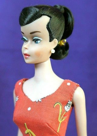 Lovely Vintage Dk Brunette Swirl Ponytail Barbie No Green Yellow Tie Orig Ss Bin