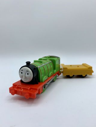 Thomas & Friends Trackmaster Motorized Train Engine Henry 3 & Yellow Cargo Car