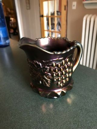 VINTAGE NORTHWOOD CARNIVAL GLASS AMETHYST GRAPE & CABLE W/ THUMBPRINT CREAMER 2