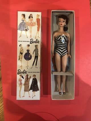Gorgeous ❤️ Vintage 5 Barbie Doll Brunette Ponytail W/accessories 1962