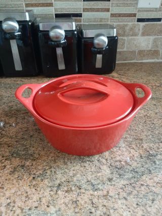Corning Ware Creations Stoneware 1.  5 Qt Round Covered Casserole Dish Red