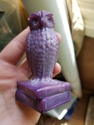 Vintage Degenhart Glass Wise Owl On Books Figurine Opalescent Purple Paperweight