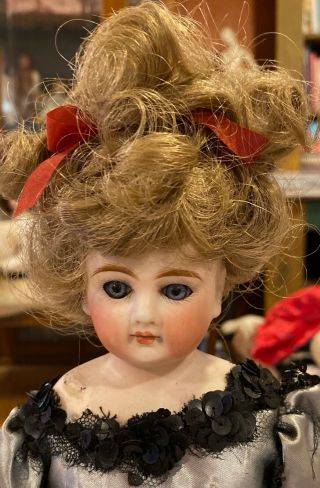 13 " Antique German Closed Mouth Mystery Marked 3 Fashion Lady Doll