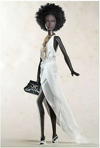 Nichelle Urban Hipster Barbie Gold Edition " Model Of The Moment " - Nrfb