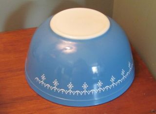 Vintage Pyrex Snowflake Blue Garland 2 1/2 Qt Mixing Bowl 403