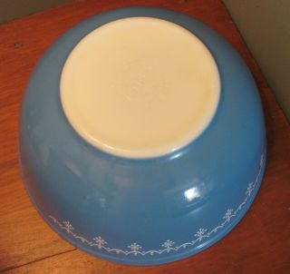 Vintage Pyrex Snowflake Blue Garland 2 1/2 qt Mixing Bowl 403 2