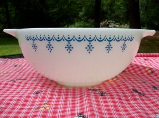 Vintage Pyrex Cinderella Bowl Snowflake Garland Pattern 2 1/2 Quart
