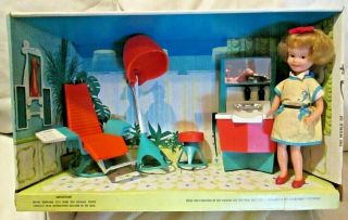 1964 Topper Toys Penny Brite Beauty Parlor Hair Salon Doll In Case Smock