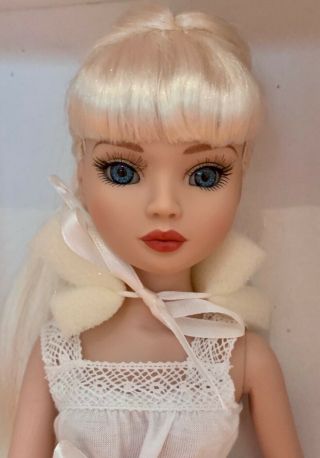 Essential Ellowyne Six Doll Blonde Mib With Shipper