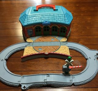 Thomas Train Station Depot Roundhouse Take Along N Play Tidmouth Shed W/ Tracks