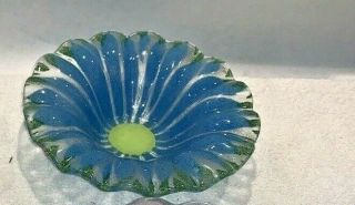 A Classic Sydenstricker Fused Glass Daisy Bowls For Chemeneb Only