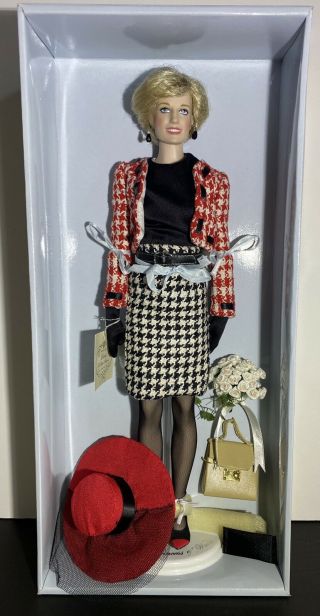 Franklin - Princess Diana Vinyl Portrait Doll - Red/black Houndstooth Suit