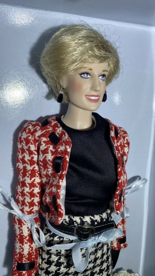 FRANKLIN - Princess Diana Vinyl Portrait Doll - Red/Black Houndstooth Suit 3