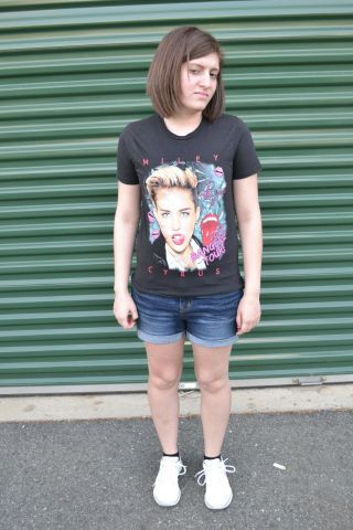Miley Cyrus " 2014 Bangerz Tour " Concert T Shirt - Sz S