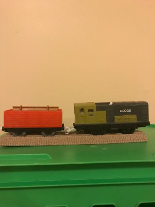 THOMAS Train Trackmaster Motorized Dodge and Truck w/Removable Cargo 3