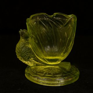 Vintage 2.  5 " Bird Egg Cup Yellow Vaseline Glass Summit Uranium Robin Swallow