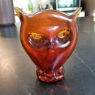 Vintage Mid - Century Modern Viking Art Glass Owl Amber Paperweight