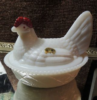 Vintage Westmoreland Milk Glass Hen On A Nest With Red Accents/orig.  Label