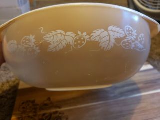 Vintage Pyrex 024 - 2 Qt Round Casserole Dish Tan With Strawberries