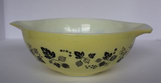 Pyrex Gooseberry Cinderella Bowl 444 4qt Yellow Black Mixing Bowl Vintage Usa