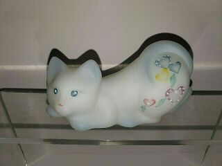 Fenton Frosted White Crouching Cat,  Kitty Figurine,  D.  Hanlon,  Hearts
