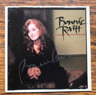 Bonnie Raitt Longing In Their Hearts Cd Booklet Autographed Signed Auto